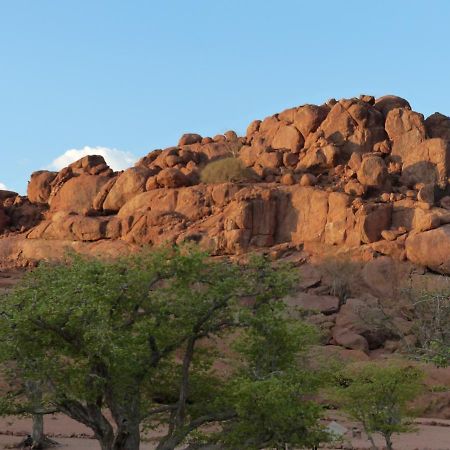 Ozohere Campsite And Himba Village Uis Kültér fotó