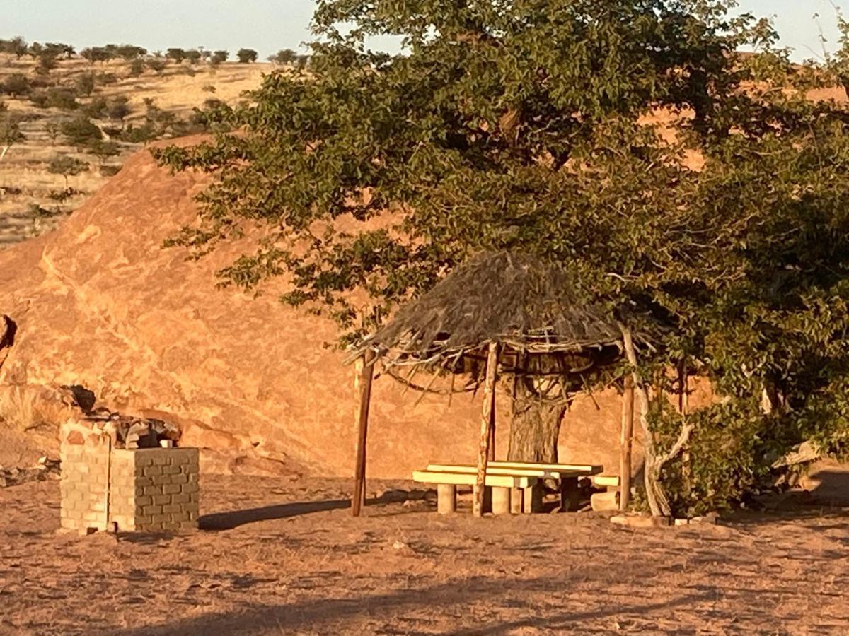 Ozohere Campsite And Himba Village Uis Kültér fotó