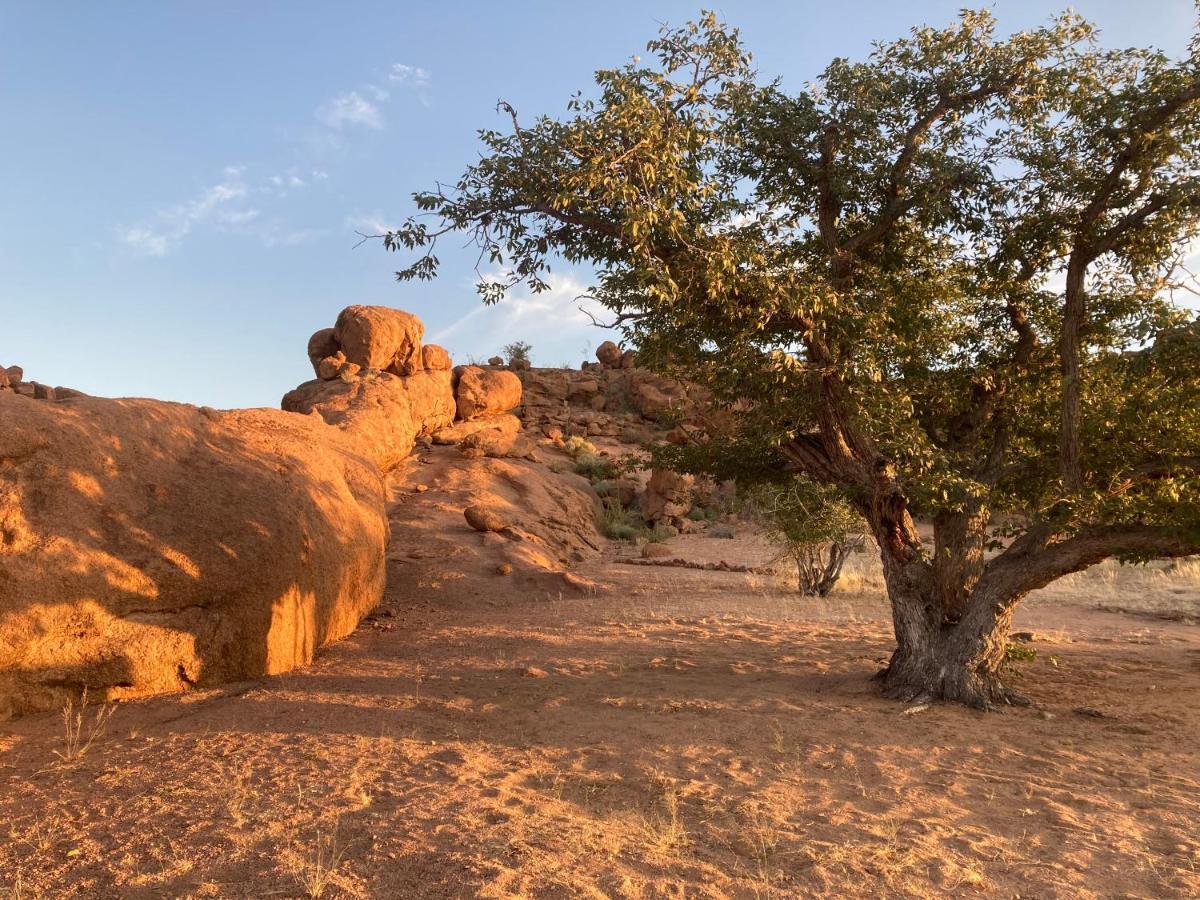 Ozohere Campsite And Himba Village Uis Kültér fotó