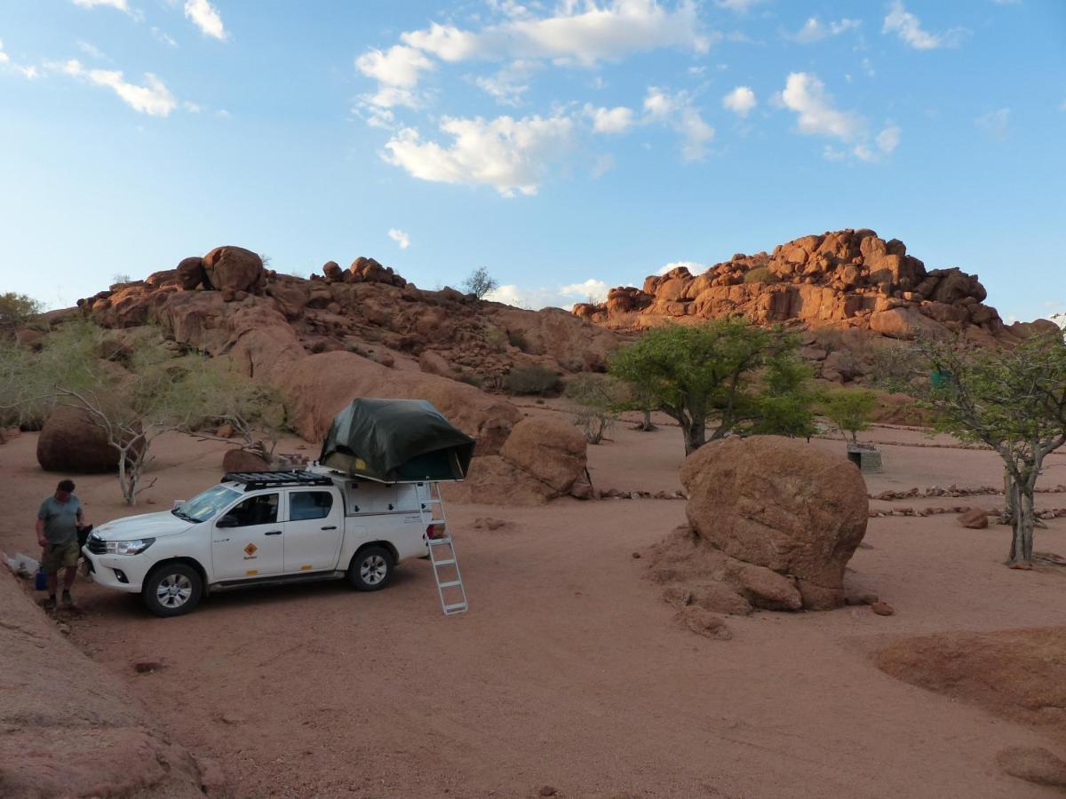 Ozohere Campsite And Himba Village Uis Kültér fotó