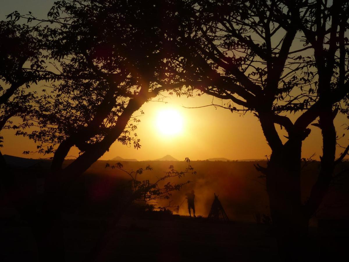 Ozohere Campsite And Himba Village Uis Kültér fotó