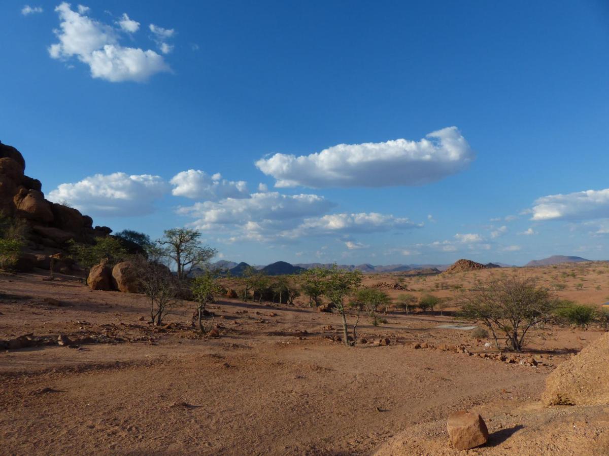 Ozohere Campsite And Himba Village Uis Kültér fotó