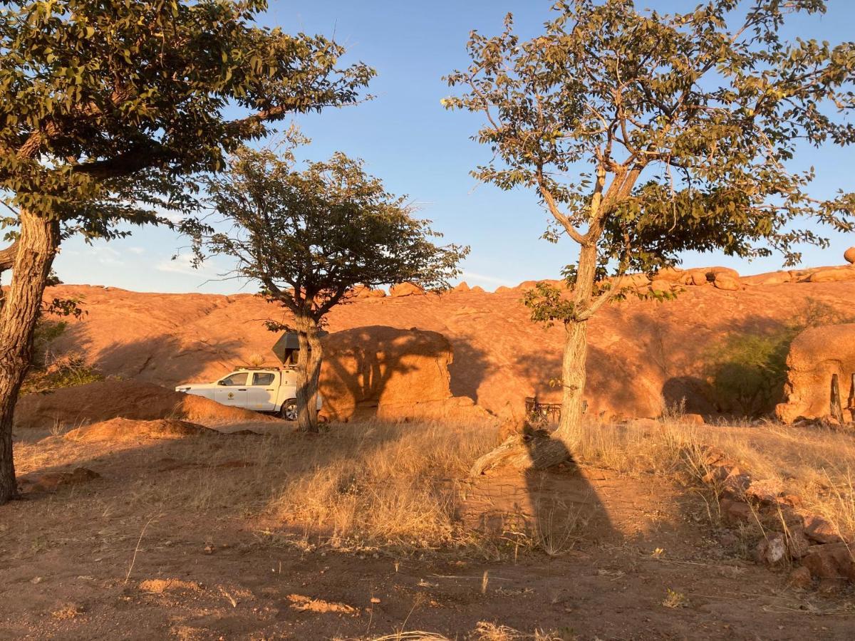 Ozohere Campsite And Himba Village Uis Kültér fotó
