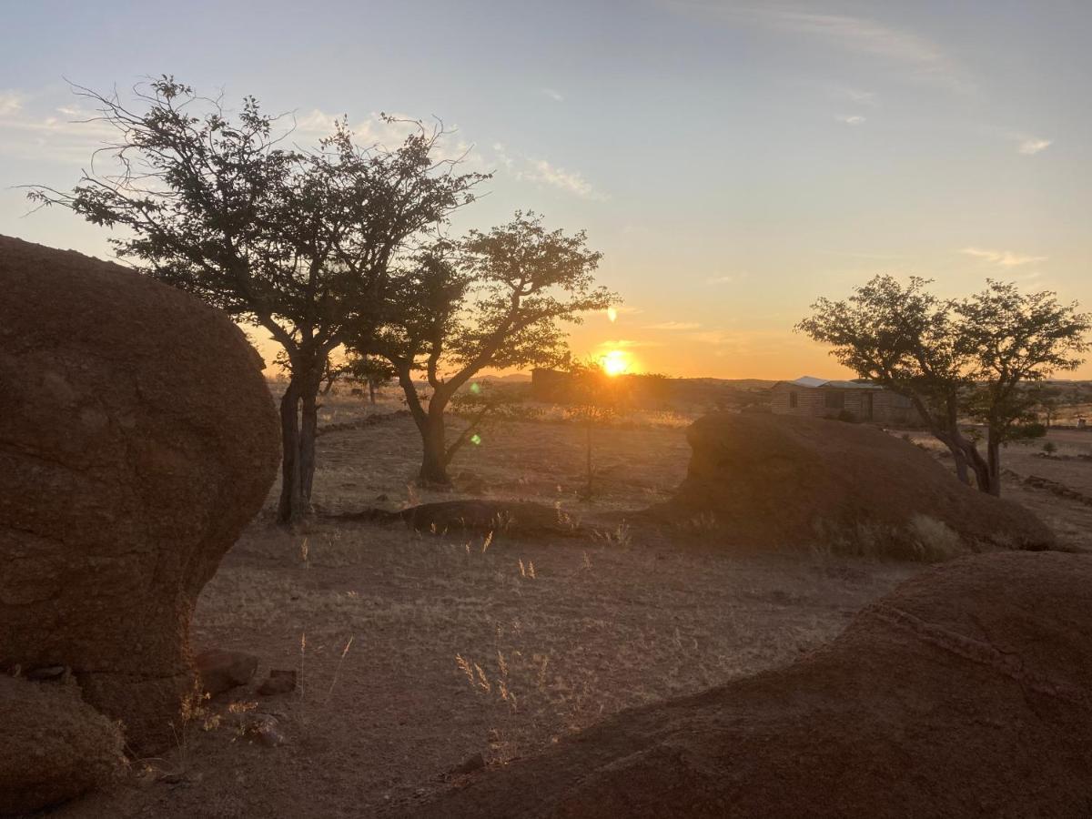 Ozohere Campsite And Himba Village Uis Kültér fotó