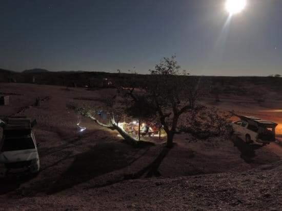 Ozohere Campsite And Himba Village Uis Kültér fotó
