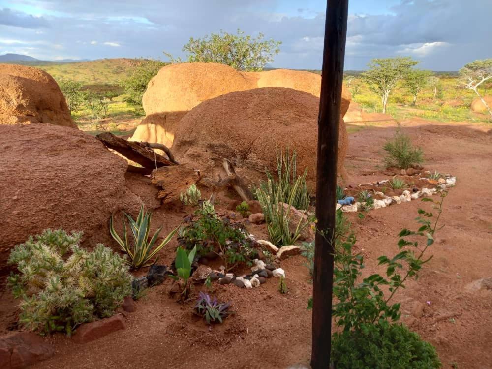 Ozohere Campsite And Himba Village Uis Kültér fotó