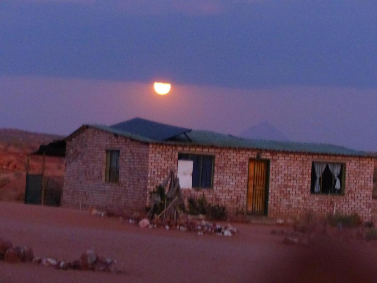 Ozohere Campsite And Himba Village Uis Kültér fotó