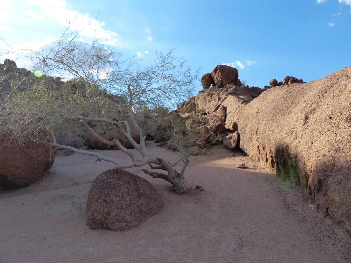 Ozohere Campsite And Himba Village Uis Kültér fotó