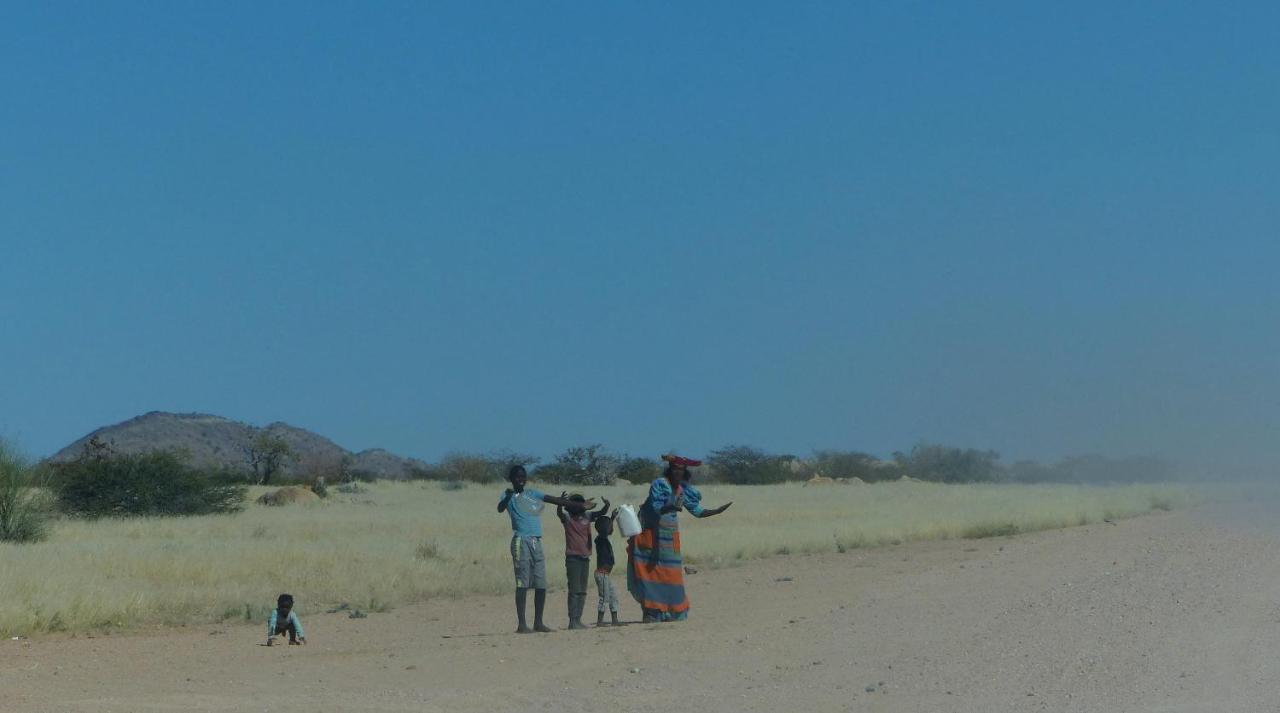 Ozohere Campsite And Himba Village Uis Kültér fotó